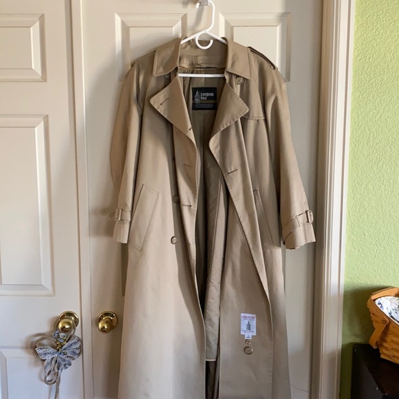 London Fog Trench Coat, Size 6 (missing belt). - Picture 1 of 9